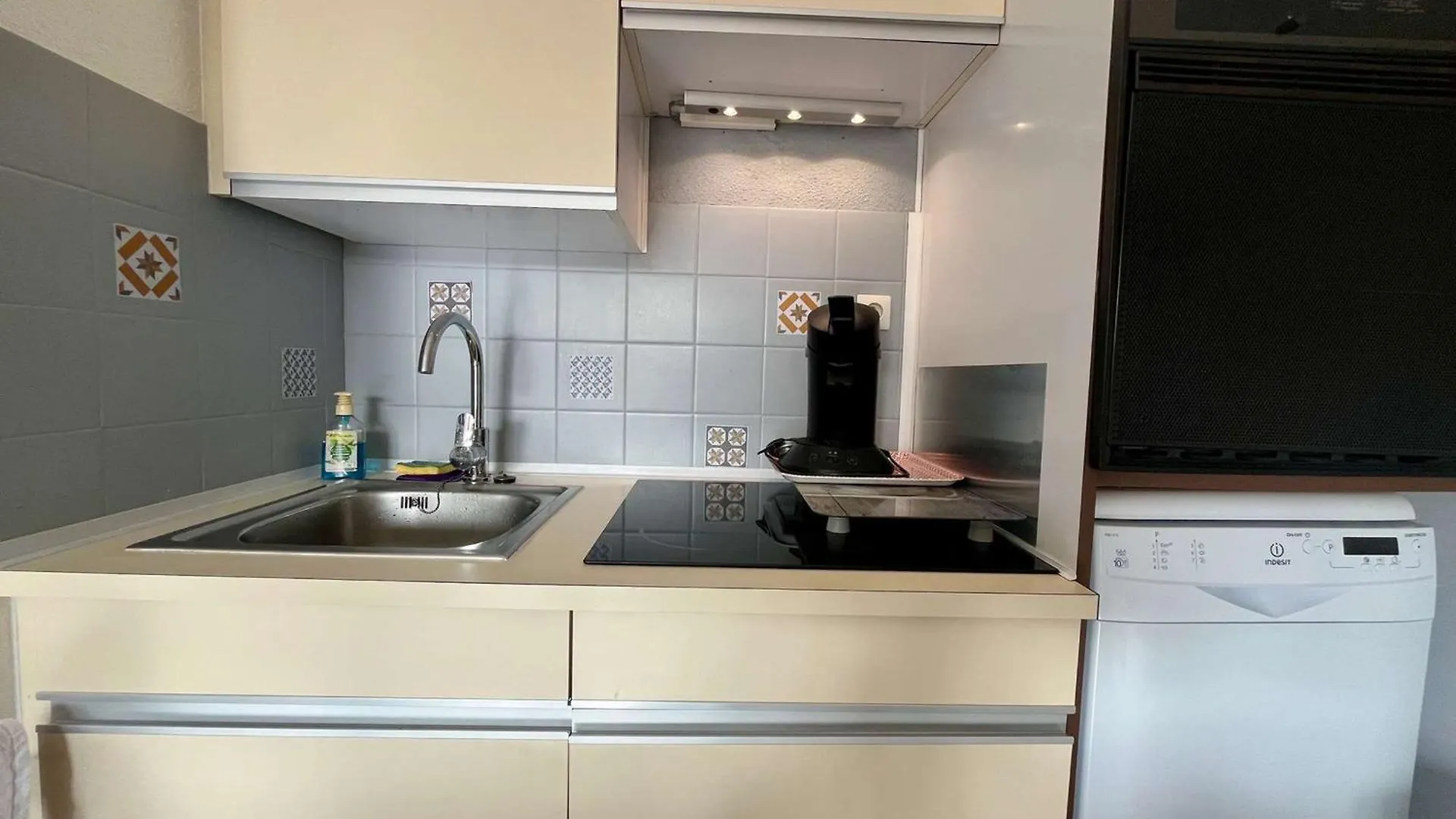Апартаменты Appartement Climatise, 2 Pieces Avec Terrasse, Parking Prive, Proche Plage Et Commerces - Fr-1-226B-178 Кавалер-сюр-Мер